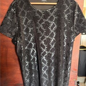 Torrid Black and Gray Snake Pattern Tee